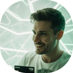 Adam çalışıyor.